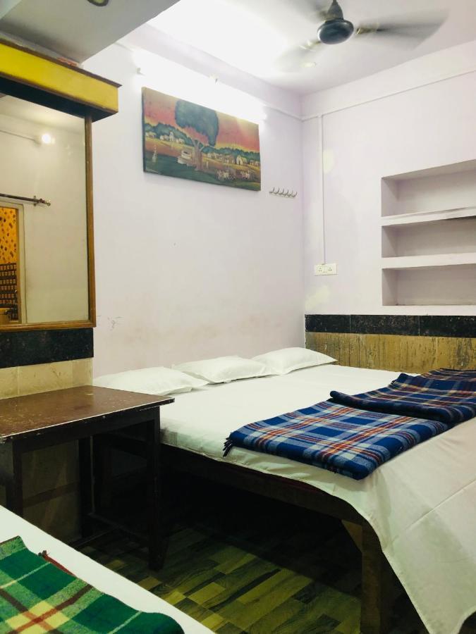 Golden Lodge Benares Buitenkant foto
