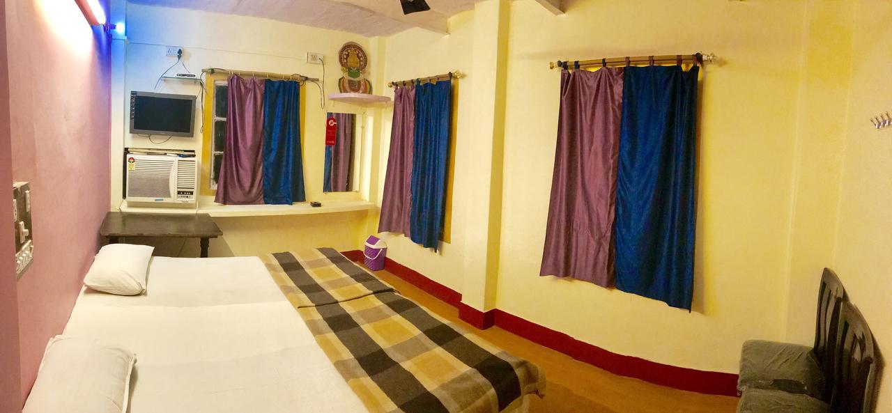 Golden Lodge Benares Buitenkant foto
