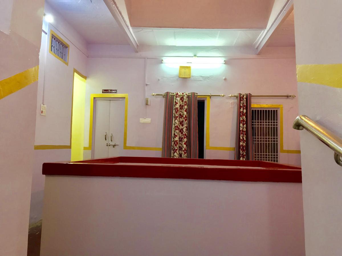 Golden Lodge Benares Buitenkant foto